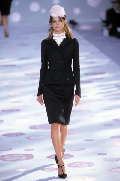Look 3